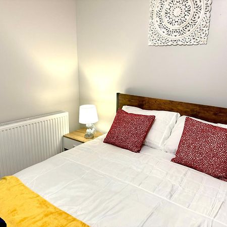 Comfy Studio Flat And Workspace Near Ashton-U-Lyne Station スタリーブリッジ エクステリア 写真